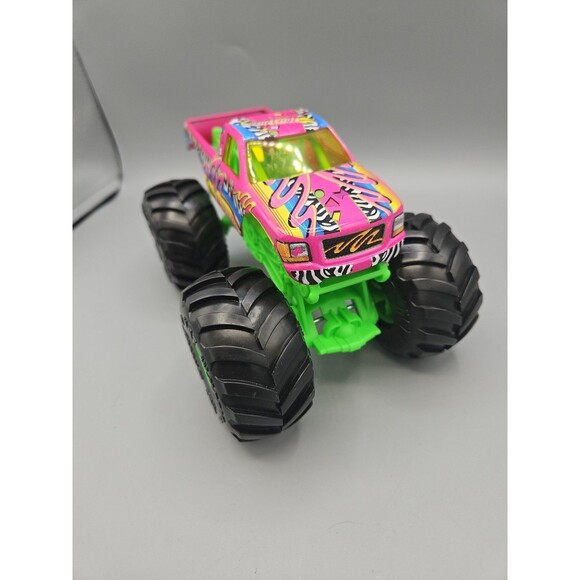 HOT WHEELS TORQUE TERROR MONSTER TRUCKS 1:24 Pink Neon Green - Picture 6 of 7